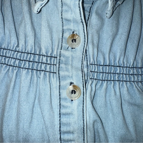 NWT ANDREE Denim Ruffle Blouse. Frayed Edges. Poof Sleeves. 1X - Picture 2 of 9